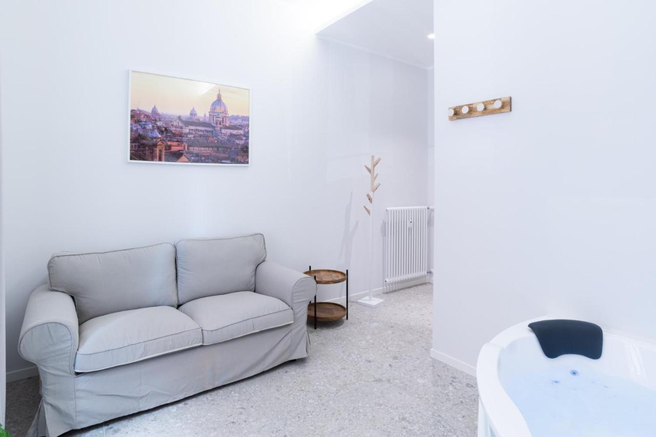 White Home Suite And Rooms Rome Bagian luar foto